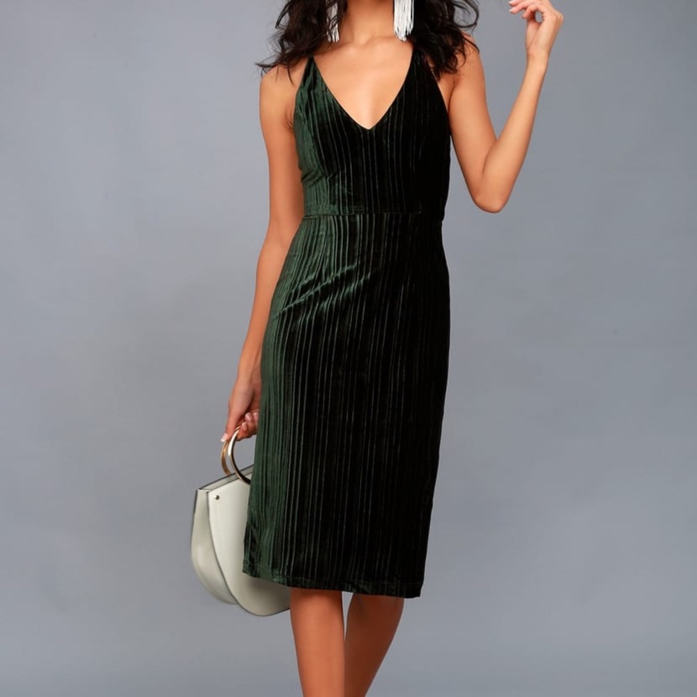 Black Swan Lulu’s emerald green velvet dress